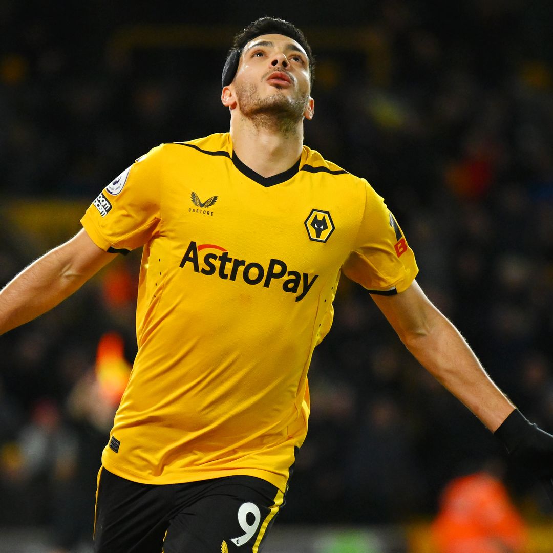 Raúl Jiménez durante un partido con los Wolves